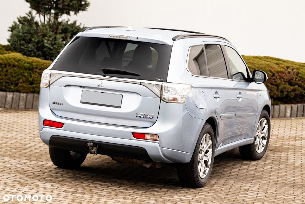 Mitsubishi Outlander 2.0 4WD Plus - 5