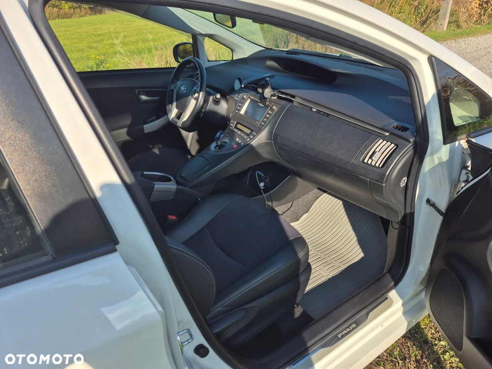 Toyota Prius 1.8 HSD Premium - 11