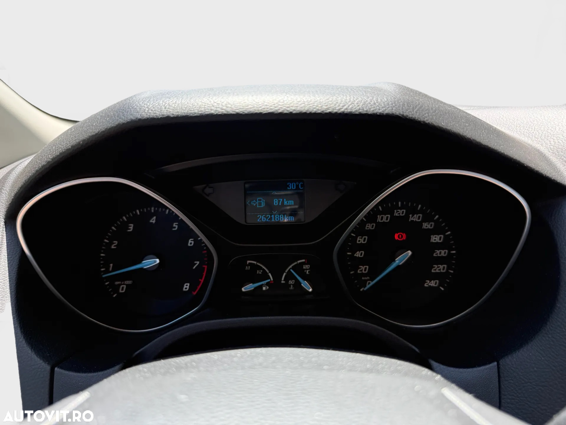 Ford Focus Turnier 1.0 EcoBoost Start-Stopp-System Champions Edition - 13