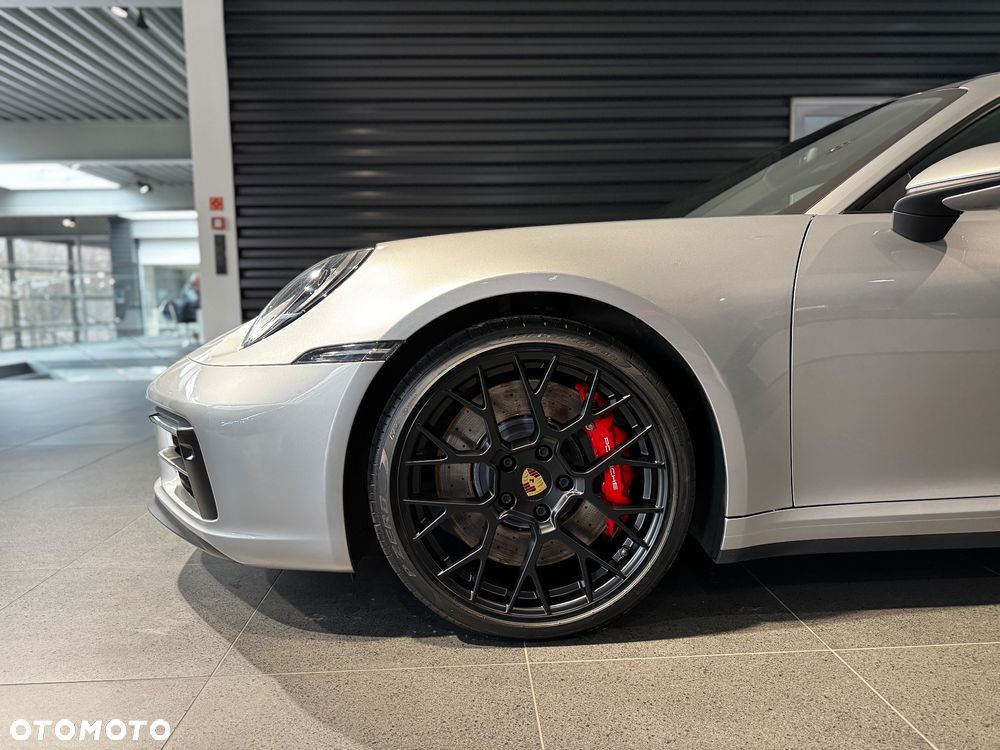 Porsche 911 Carrera GTS - 12