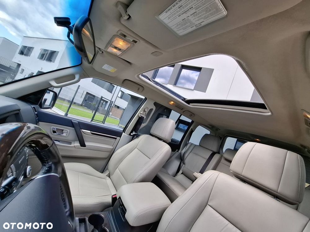Mitsubishi Pajero - 20