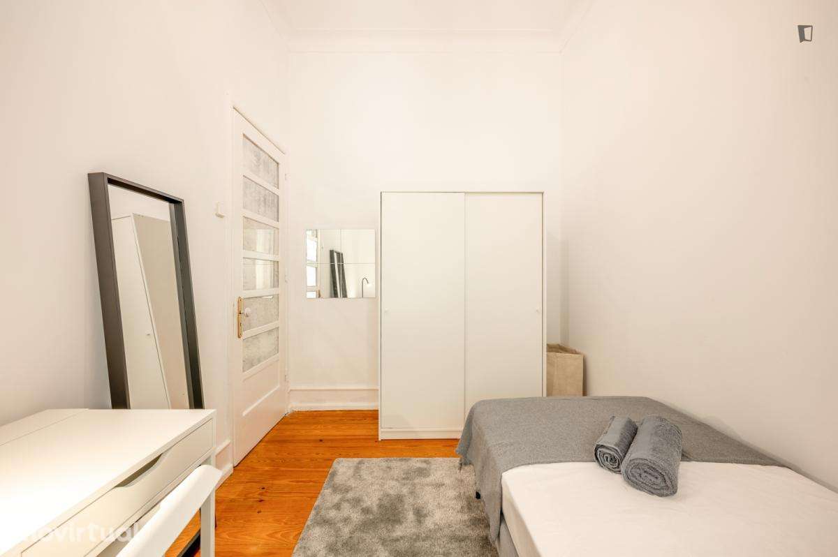 Quarto - localizado em Marquês de Pombal Lisbon - Grande imagem: 3/19
