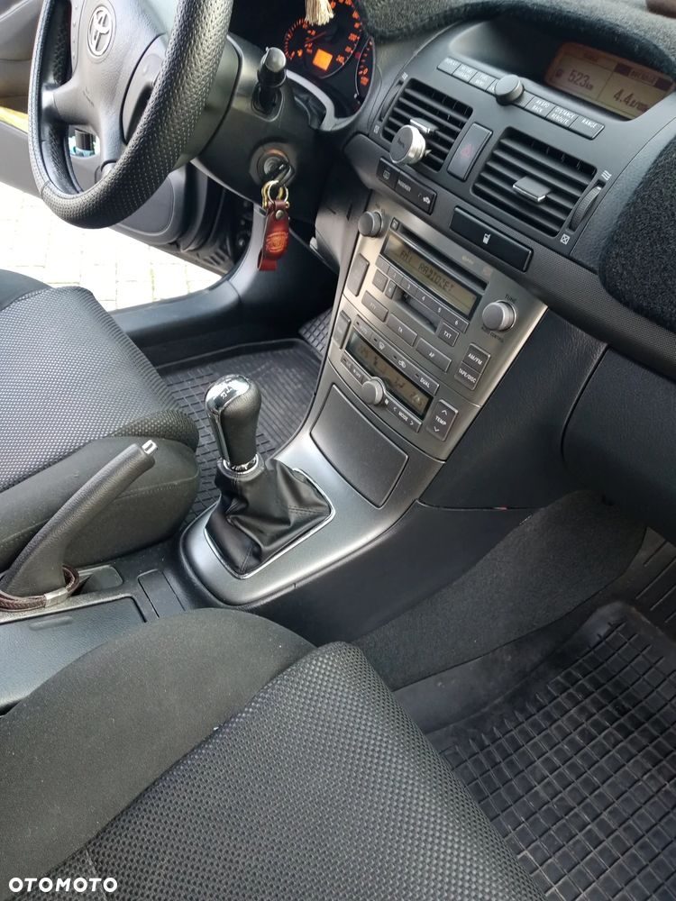 Toyota Avensis - 16