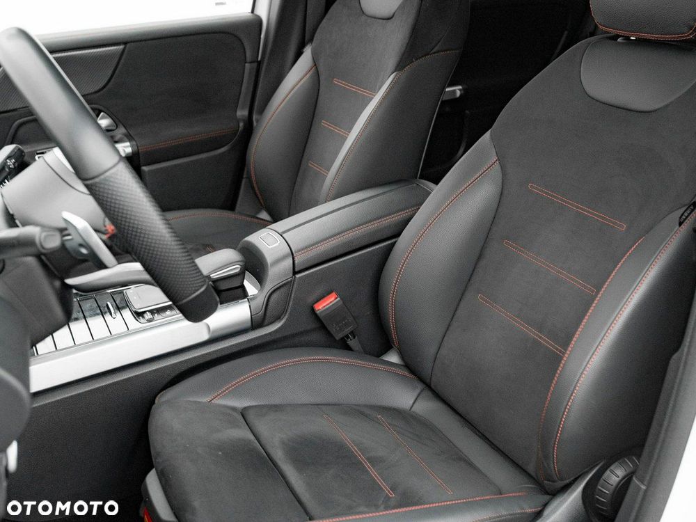 Mercedes-Benz GLB - 15