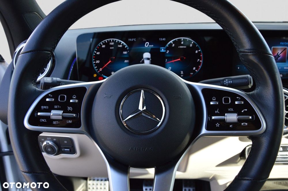 Mercedes-Benz GLB - 14