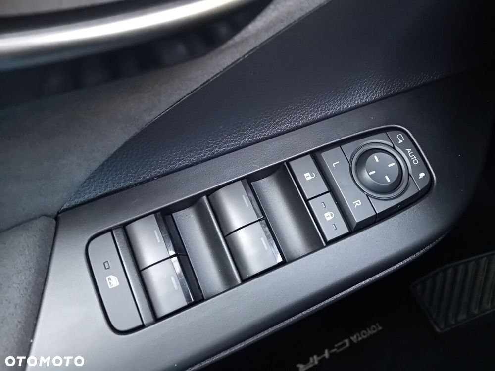 Toyota C-HR 2.0 PHEV Dynamic Force Executive - 18