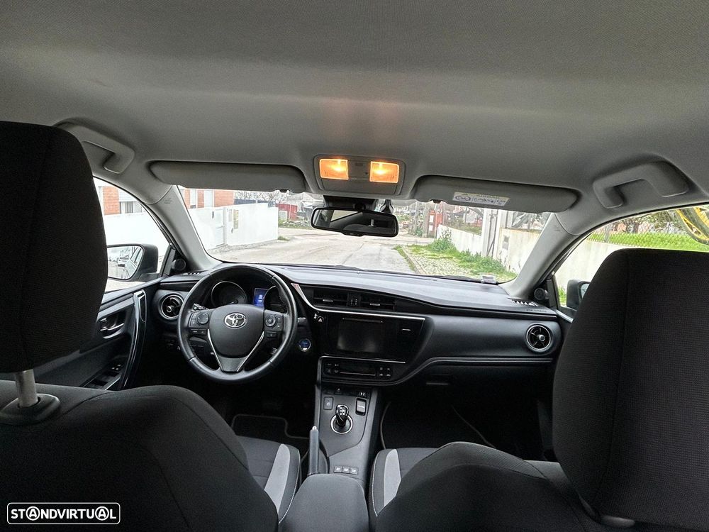 Toyota Auris Touring Sports - 18