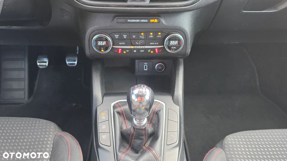 Ford Focus SW 2.0 EcoBlue S&S ST-LINE - 9