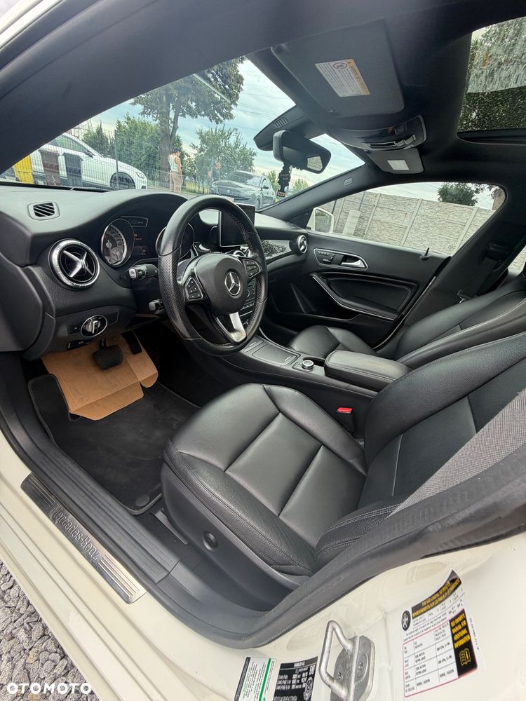 Mercedes-Benz CLA 250 4-Matic AMG Line - 10