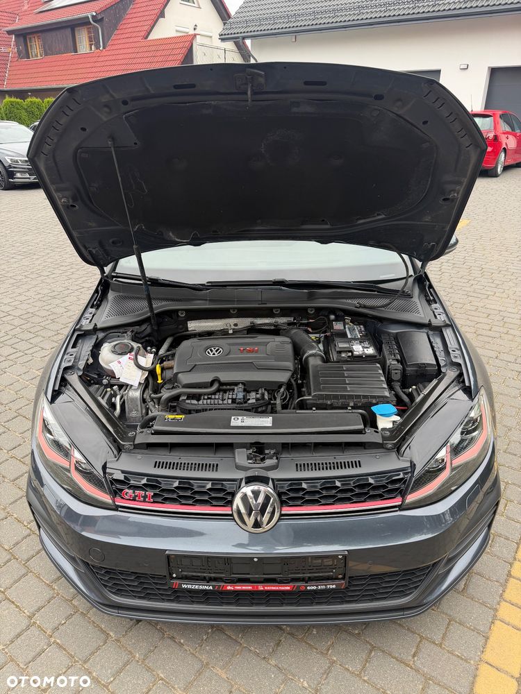 Volkswagen Golf - 34