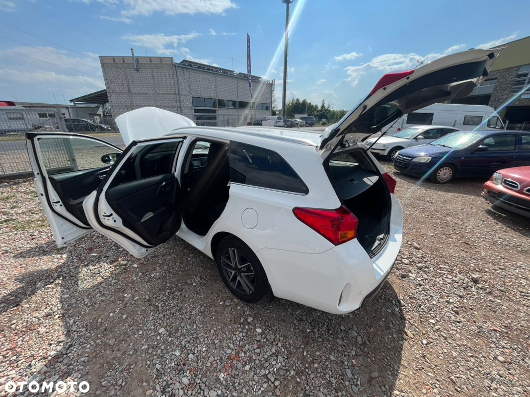 Toyota Auris 1.6 Premium + - 7