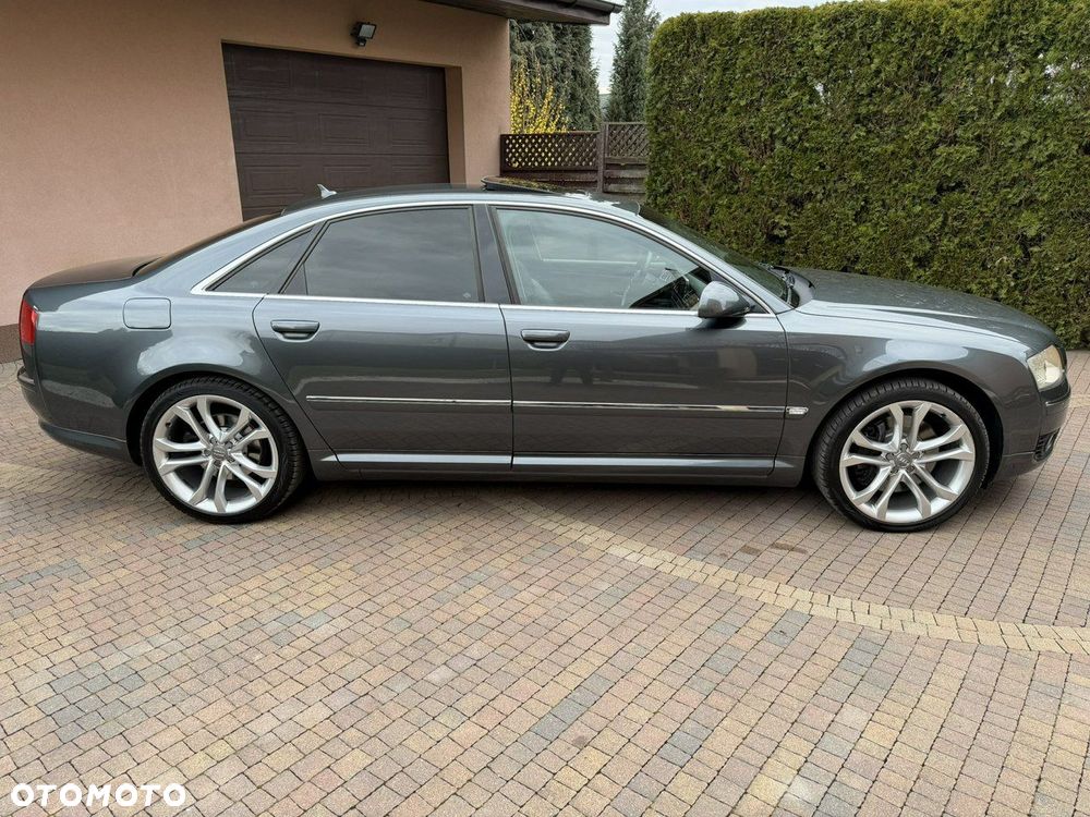 Audi A8 - 8