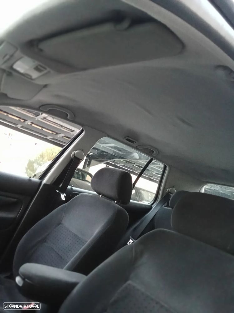 VW Golf 1.4i 25 Anos - 12