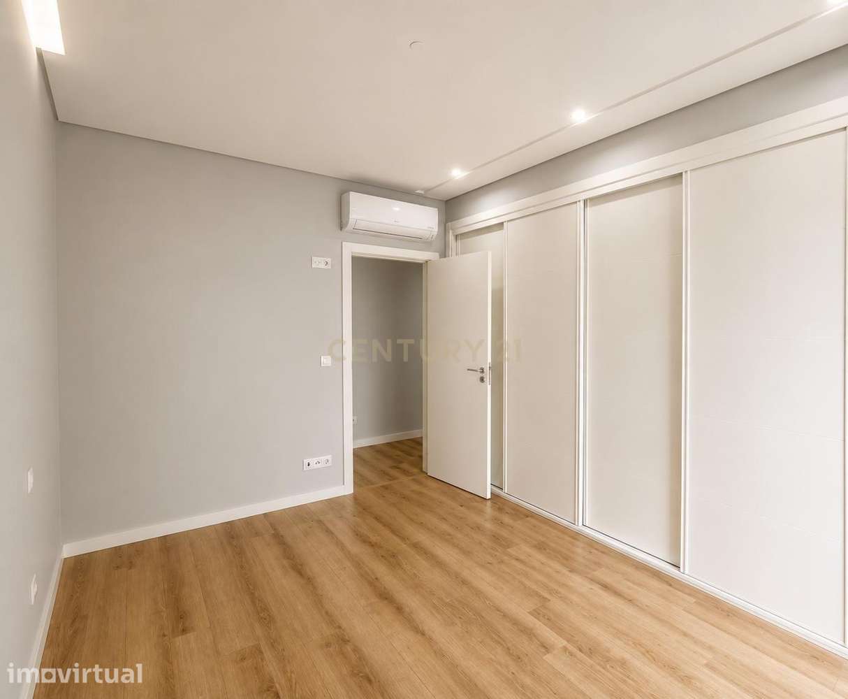 Apartamento T2 com arrecadação, varanda e box para 2 carros | Arrendam - Grande imagem: 5/9