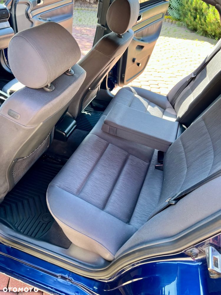 Audi A4 Limousine 1.8 - 24