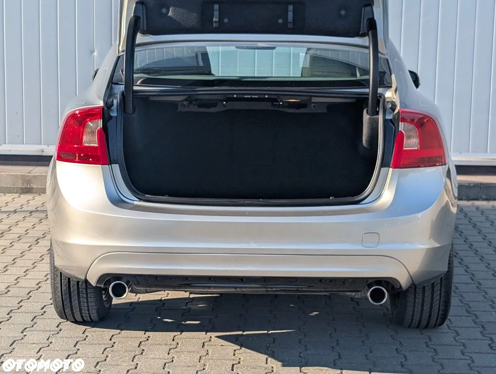 Volvo S60 T4 Momentum - 16