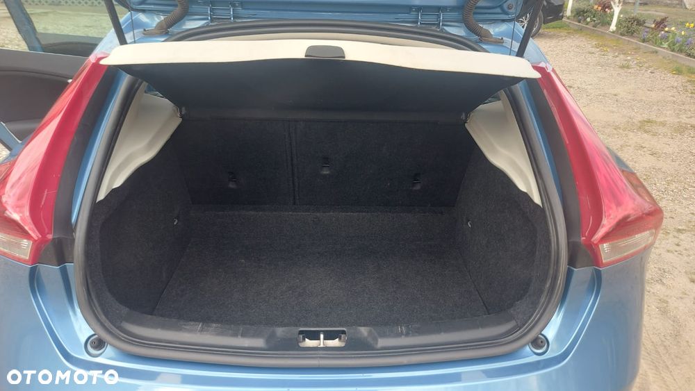 Volvo V40 D4 Momentum - 26