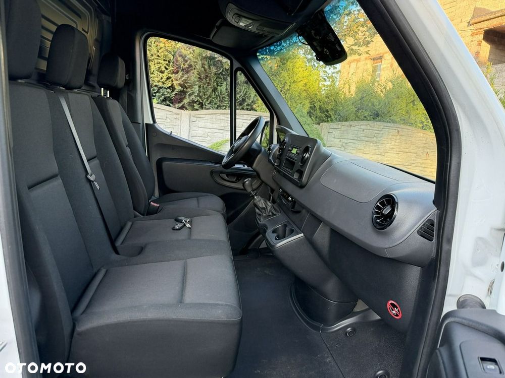 Mercedes-Benz Sprinter - 29