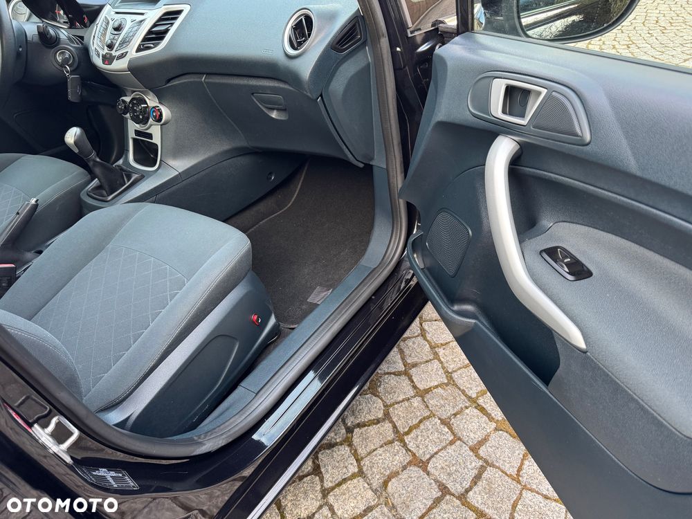 Ford Fiesta 1.25 Champions Edition - 26