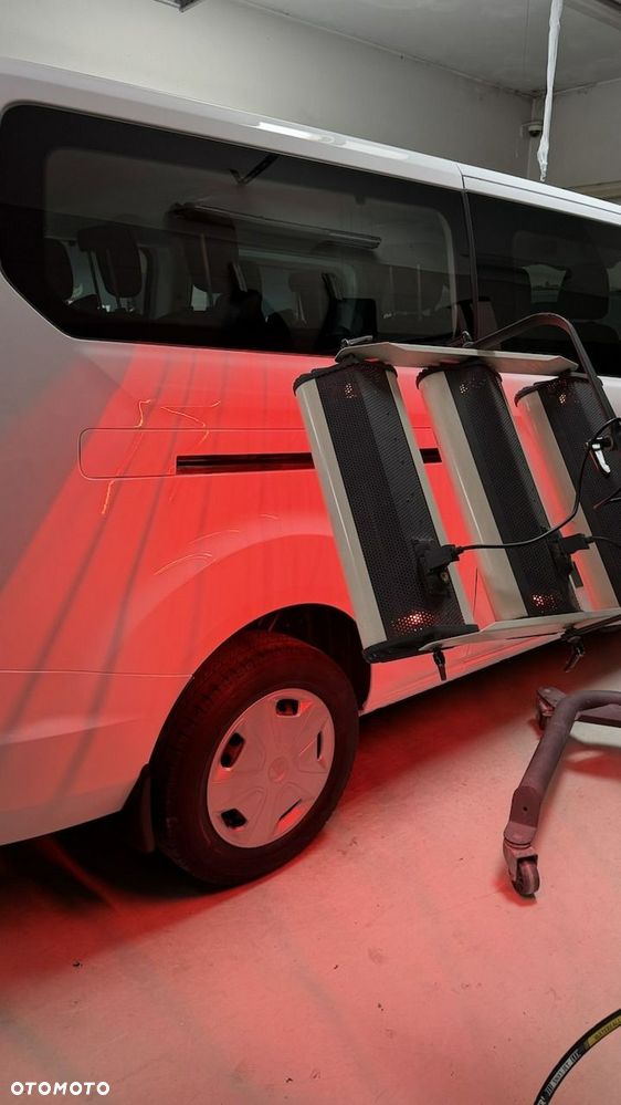 Ford Tourneo Custom - 25