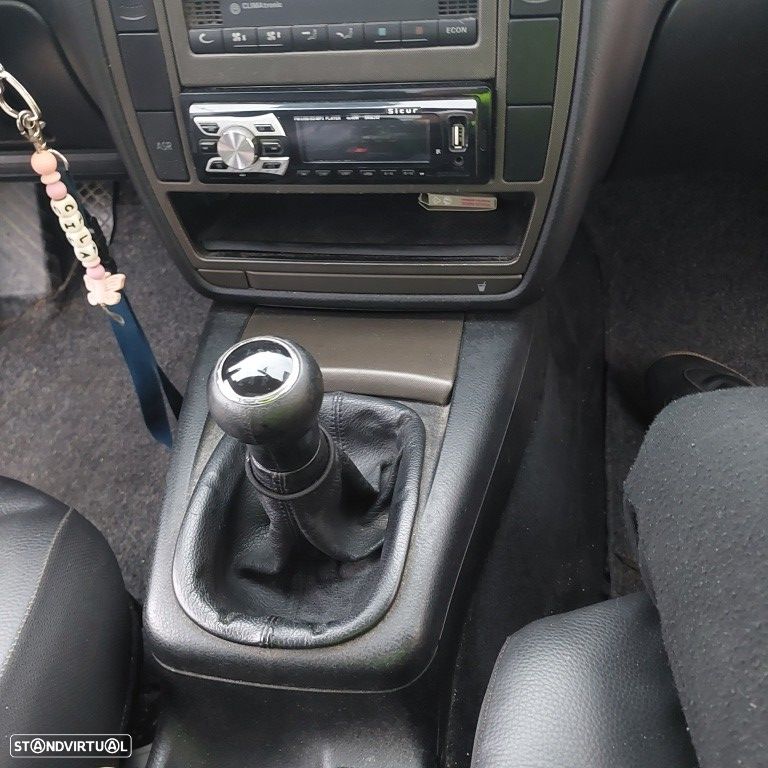 VW Passat 1.9 TDi Confortline - 4