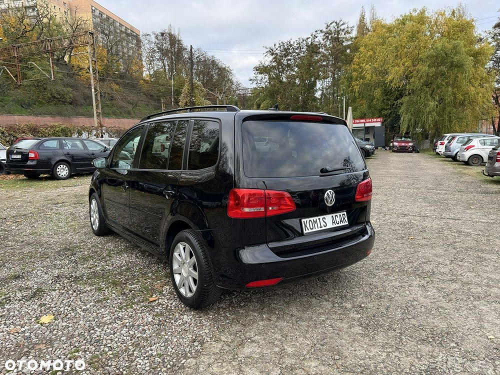 Volkswagen Touran - 32