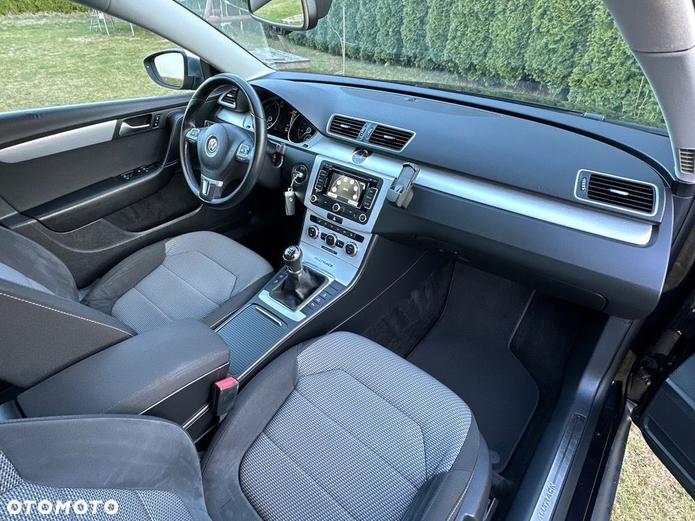Volkswagen Passat 2.0 TDI DPF Highline - 25