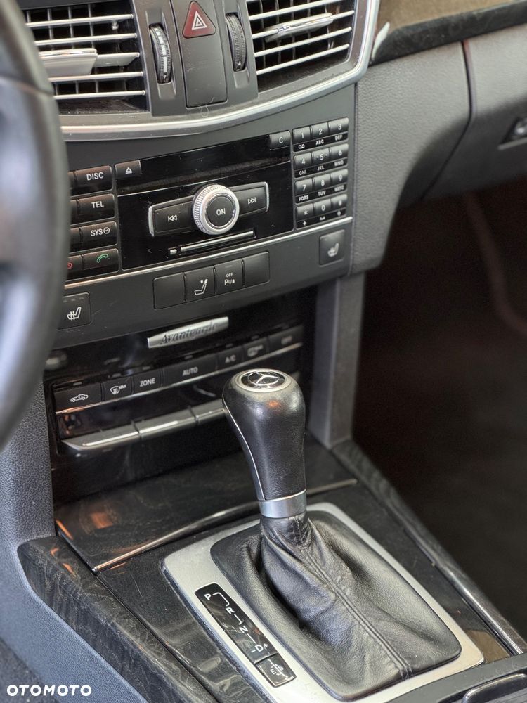 Mercedes-Benz Klasa E 220 BlueTEC 4Matic 7G-TRONIC Avantgarde - 19