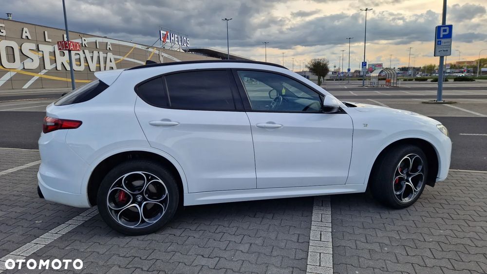 Alfa Romeo Stelvio 2.0 Turbo 16V AT8-Q4 Ti - 23