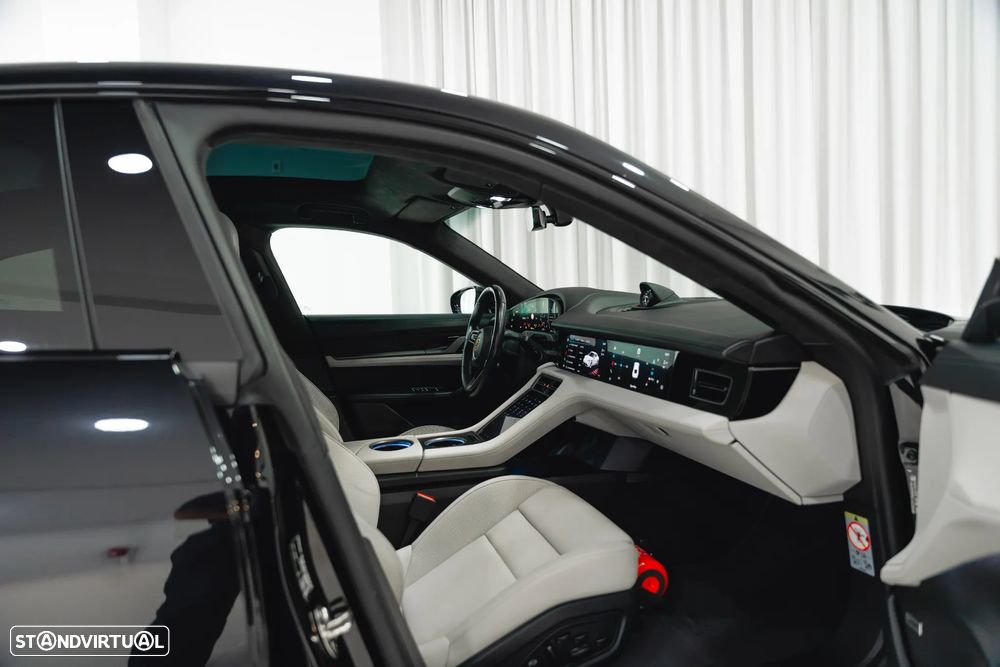 Porsche Taycan Turbo - 52
