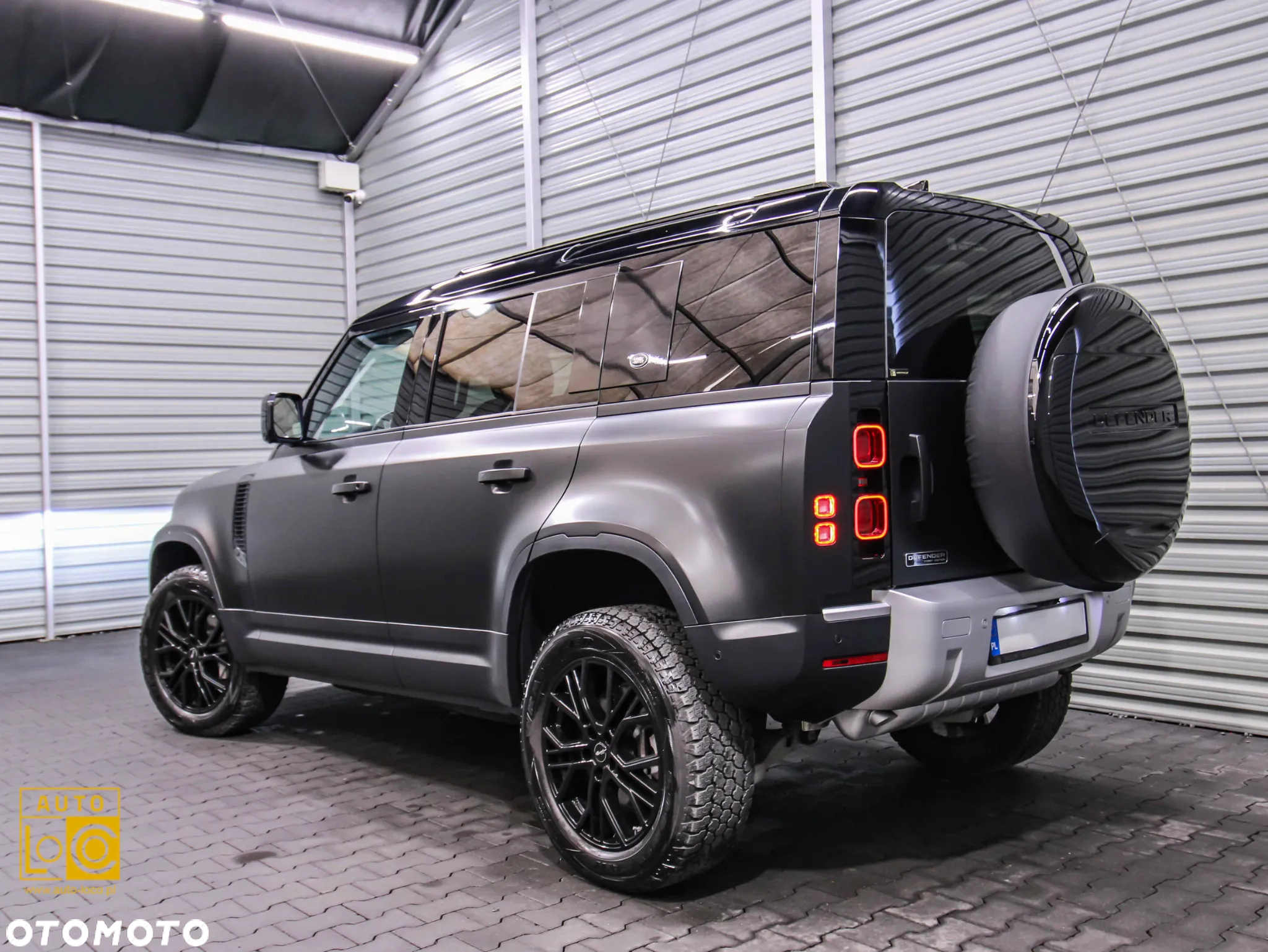 Land Rover Defender - 4