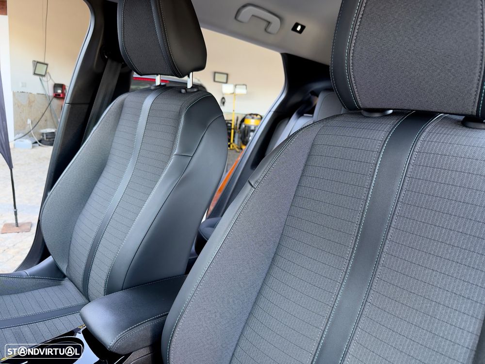 Peugeot 2008 1.2 PureTech Allure Pack - 43