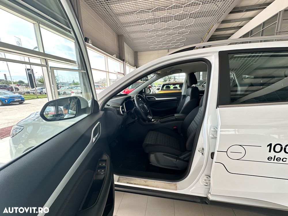 MG ZS EV - 11