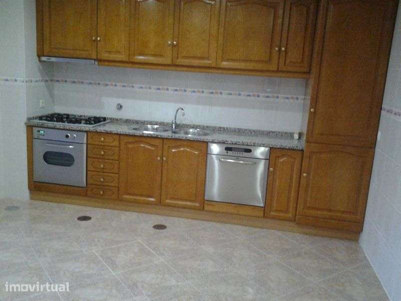 Apartamento T2 para arrendar em Lourosa - Grande imagem: 3/8
