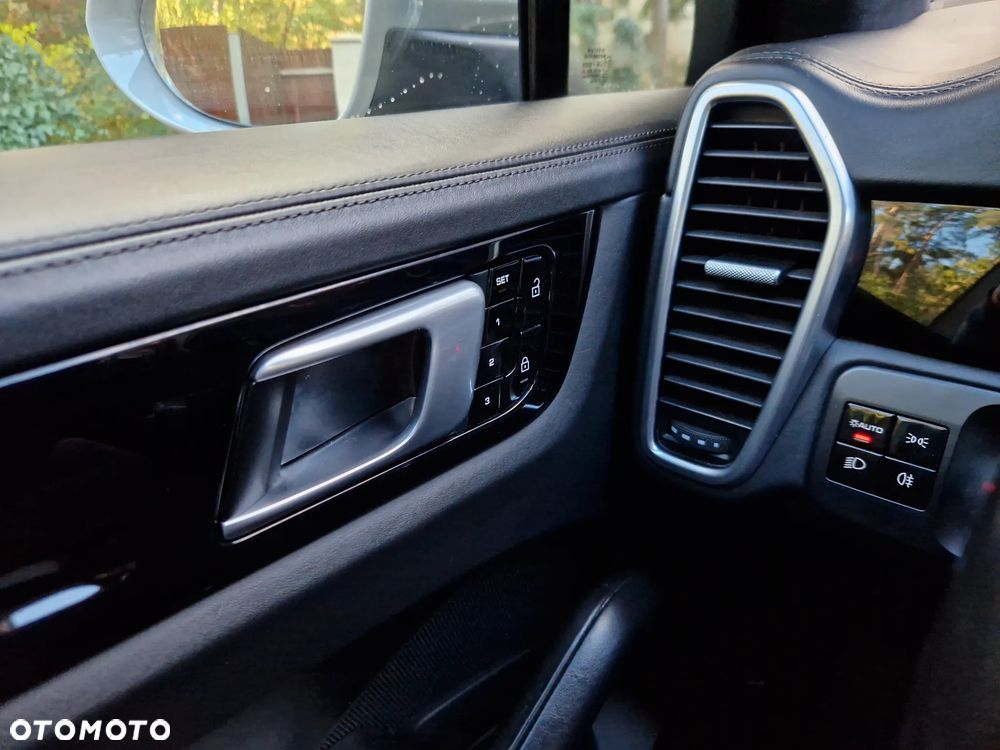 Porsche Cayenne S Platinum Edition - 38