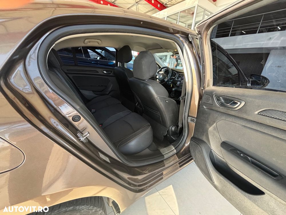 Renault Megane TCe GPF Business - 12