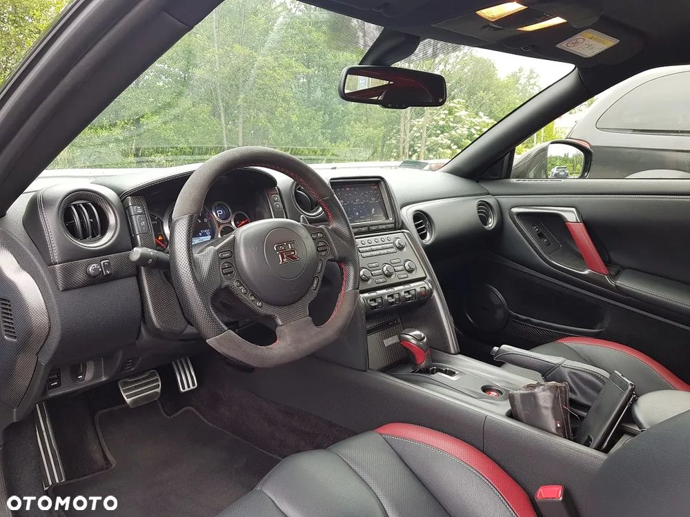 Nissan GT-R - 14