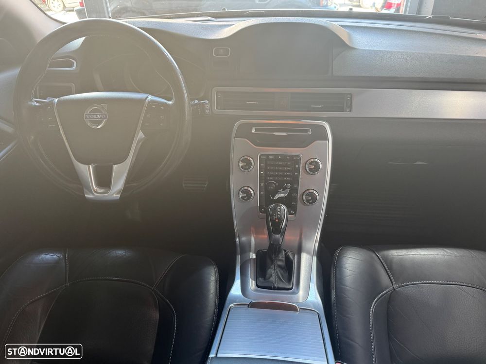 Volvo XC 70 2.0 D4 Momentum Geartronic - 9