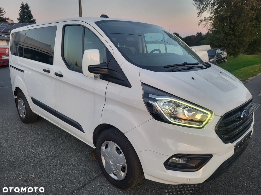 Ford Tourneo Custom - 1