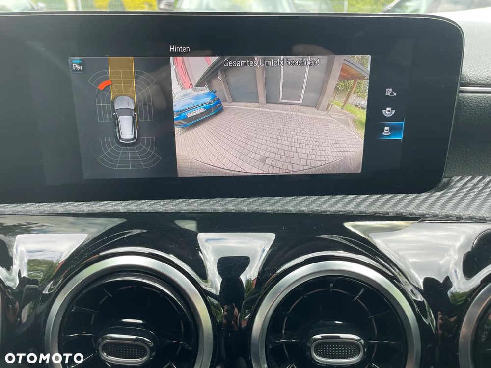 Mercedes-Benz CLA 180 AMG Line - 23