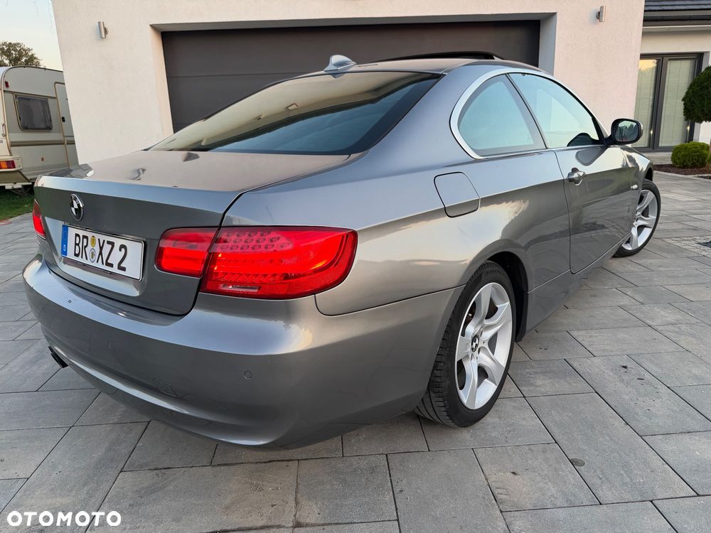BMW Seria 3 325i xDrive Edition Exclusive - 23