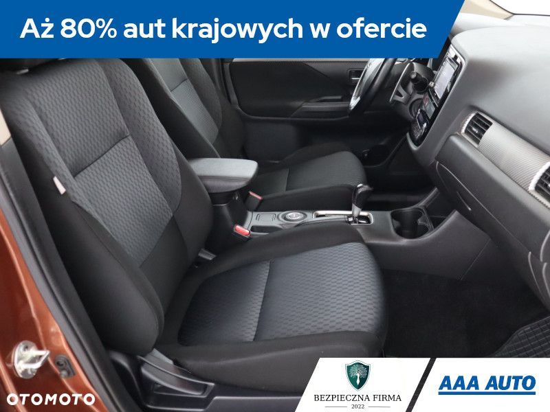 Mitsubishi Outlander - 11