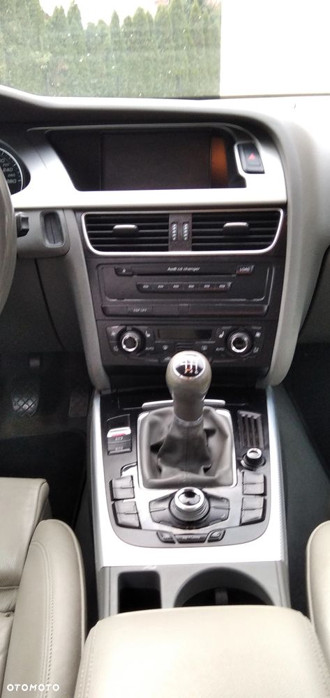 Audi A4 Avant 2.0 TDI - 16