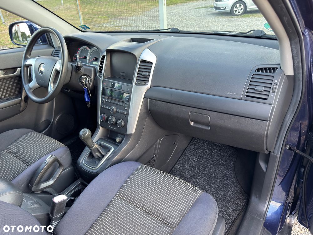 Chevrolet Captiva 2.4 LS 5os - 29