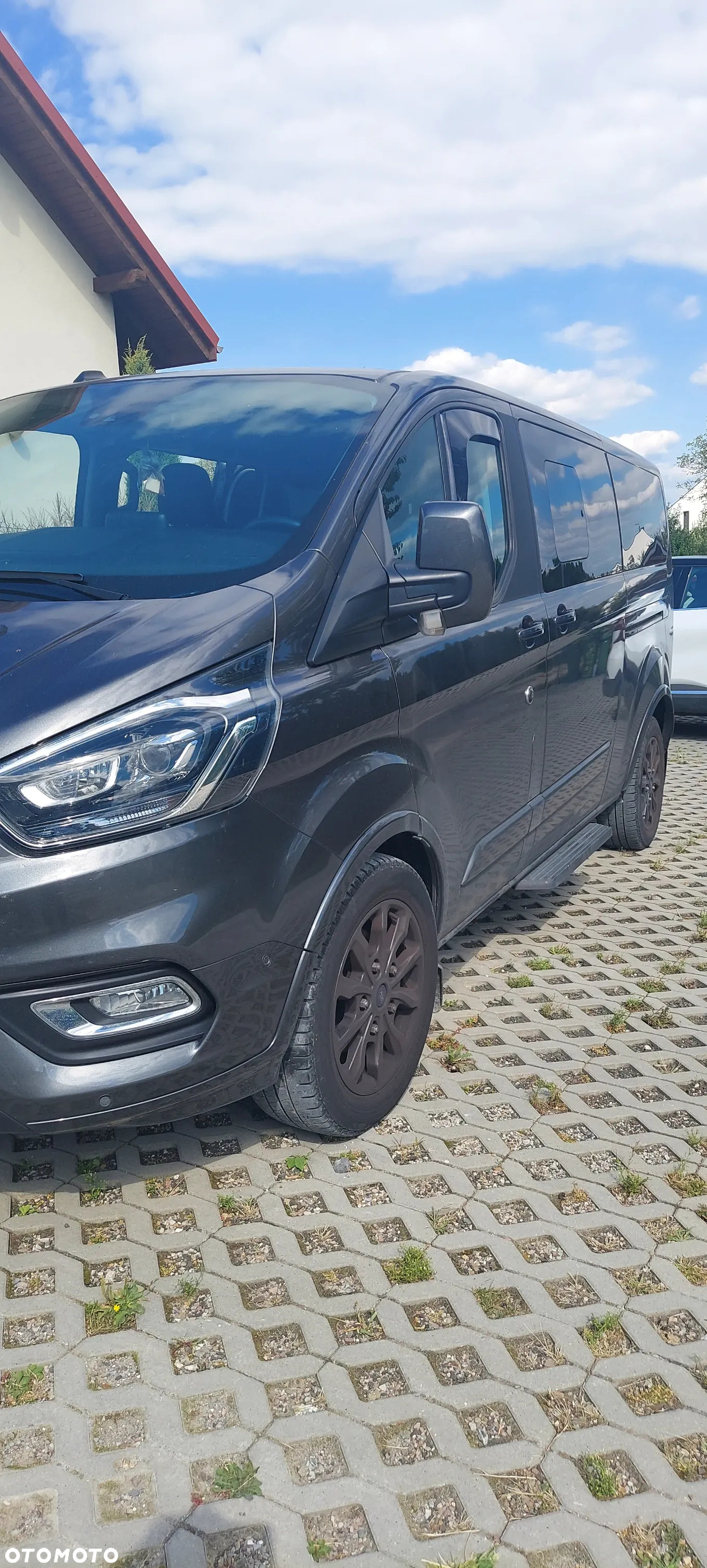 Ford Tourneo Custom - 8