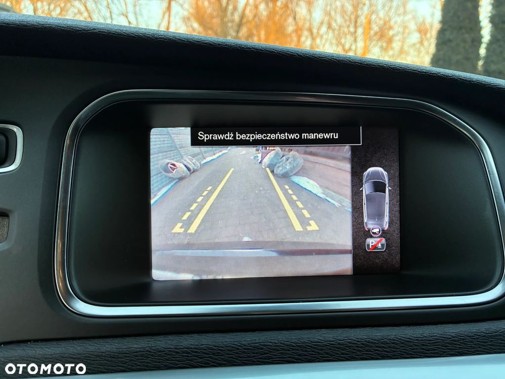 Volvo V40 T3 R-Design - 40