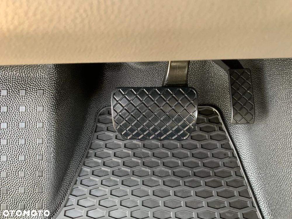 Volkswagen TRANSPORTER MOCNY T6 SILNIK DNA 2.0TDI MOC 150KM DSG7 SKRZYNIA AUTOMAT Ilość miejsc 9 osobowy ZABUDOWA KOMBI VAN MINIBUS SPECJALNA CARAVELLE Lampy Bi-LED Kamera  Radar 2x boczne drzwi przesuwne! Aktywny tempomat, Asystent pasa, System zmiany pasa, Podgrzewane fotele, Dwustrefowa Klimatyzacja i ogrzewanie! Fabryczne oryginał WEBASTO 5kW THERMO COMFORT SE Szybkie nagrzewanie silnika zimą! - 16