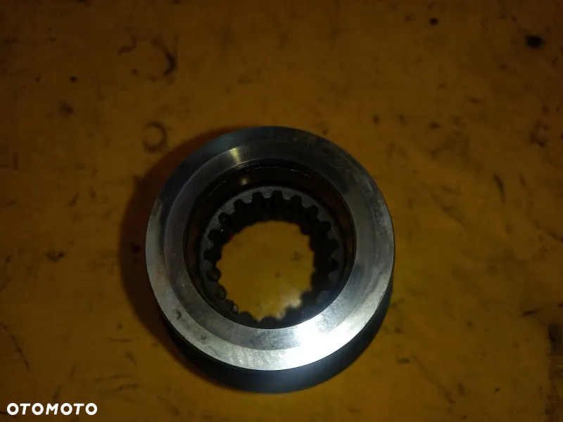 Piasta mufa tuleja przedniego mostu TLS John Deere 6230 Premium - 2