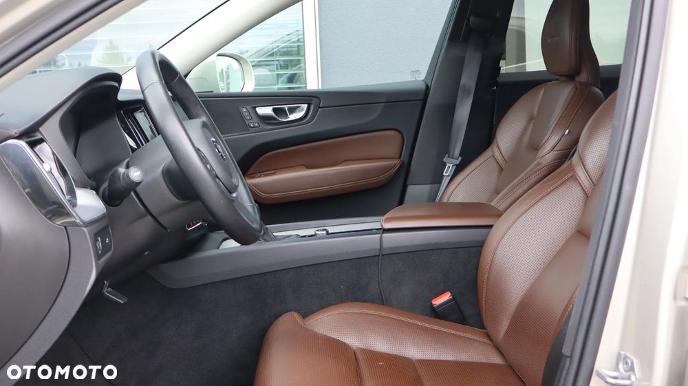 Volvo XC 60 D5 AWD Inscription - 14
