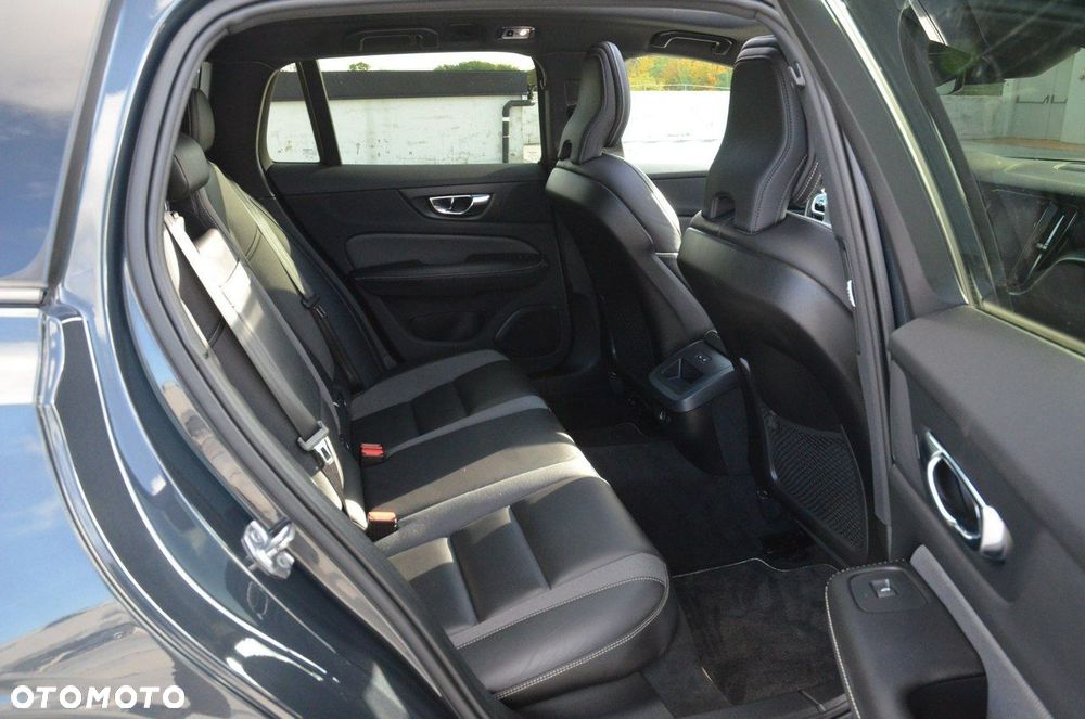 Volvo V60 T6 AWD Geartronic R-Design - 39